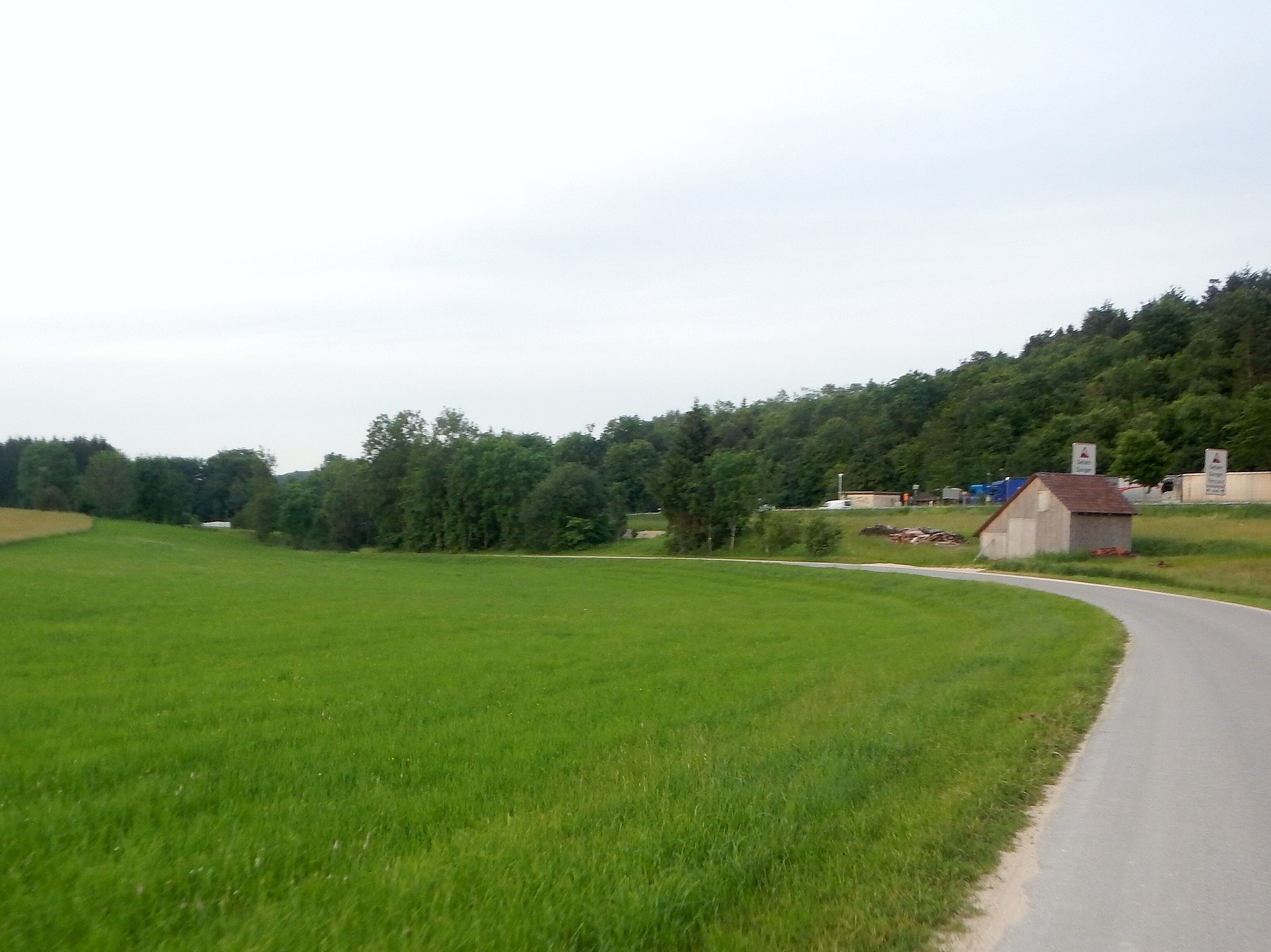 In dern Nähe von Drackenstein mit Blick auf die BAB A8