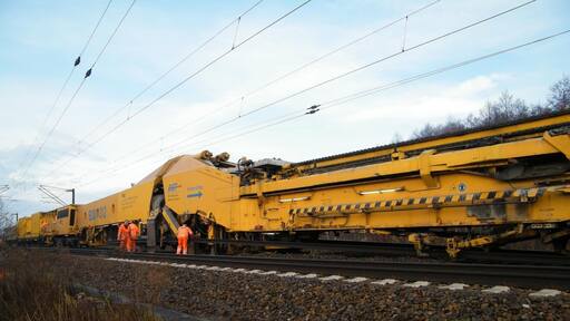 bei Götz (Brandenburg) Maschine von Plasser & Theurer aus Linz