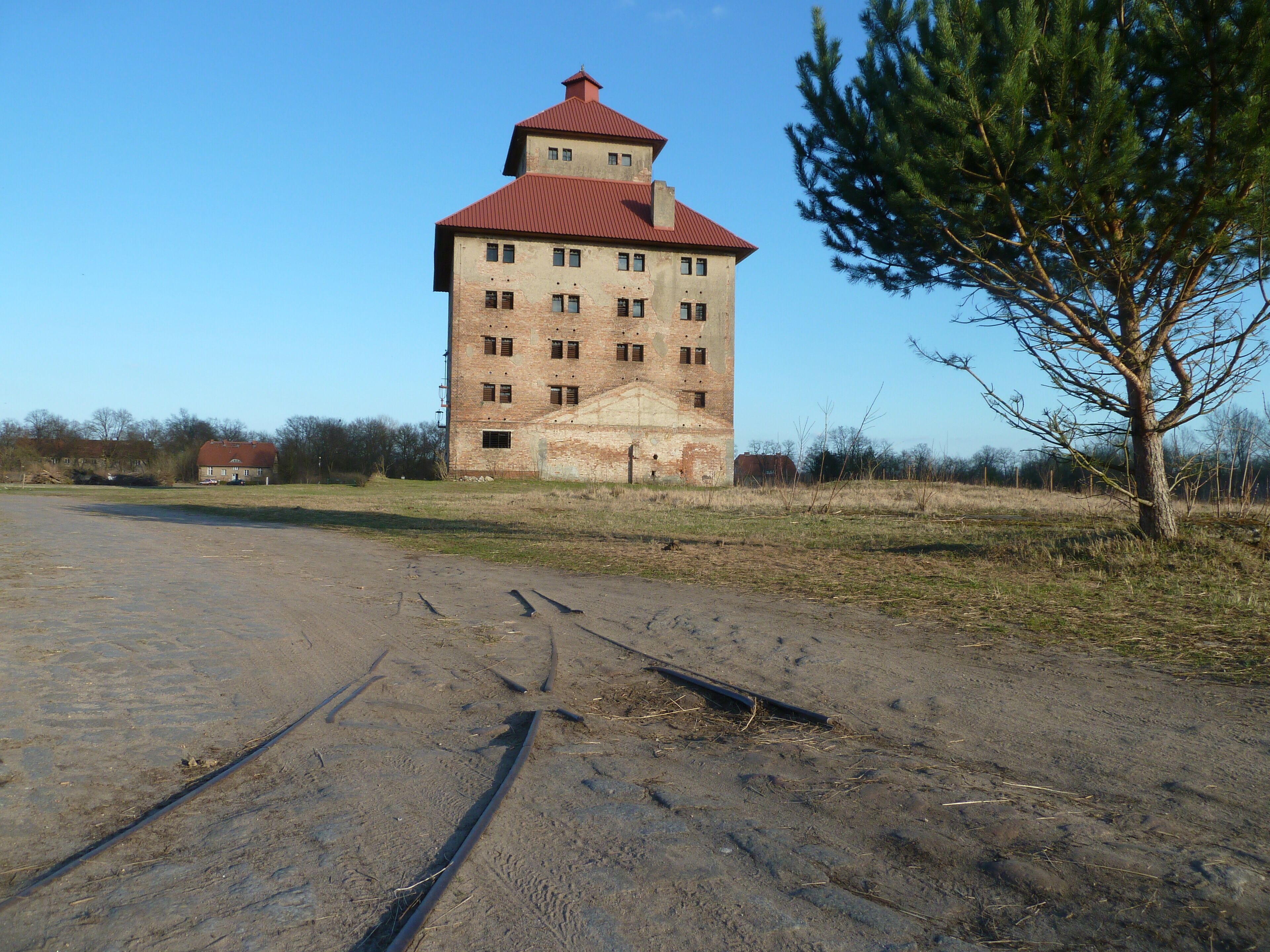 Hobrechtsfelde, the remains of Hobrechtsfelder Wirtschaftsbahn as well as the granary are on the Cultural heritage list.