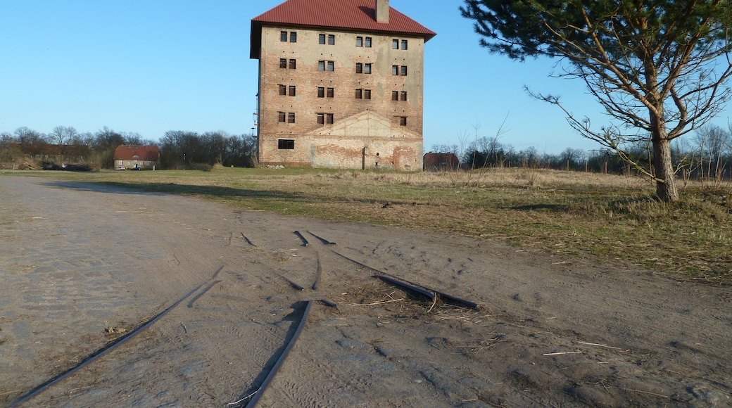 Hobrechtsfelde, the remains of Hobrechtsfelder Wirtschaftsbahn as well as the granary are on the Cultural heritage list.