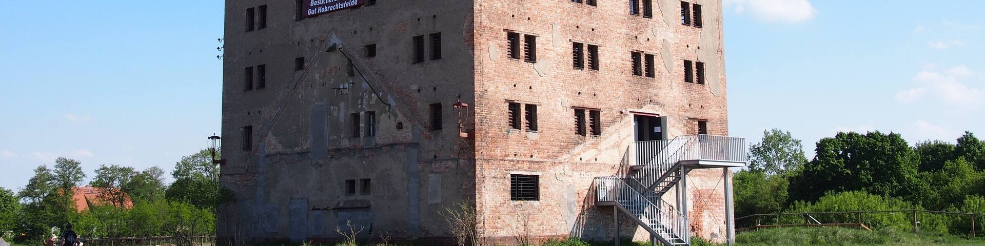 Ehemaliger Kornspeicher des Gutes Hobrechtsfelde in der Gemeinde Panketal in Brandenburg (Deutschland)