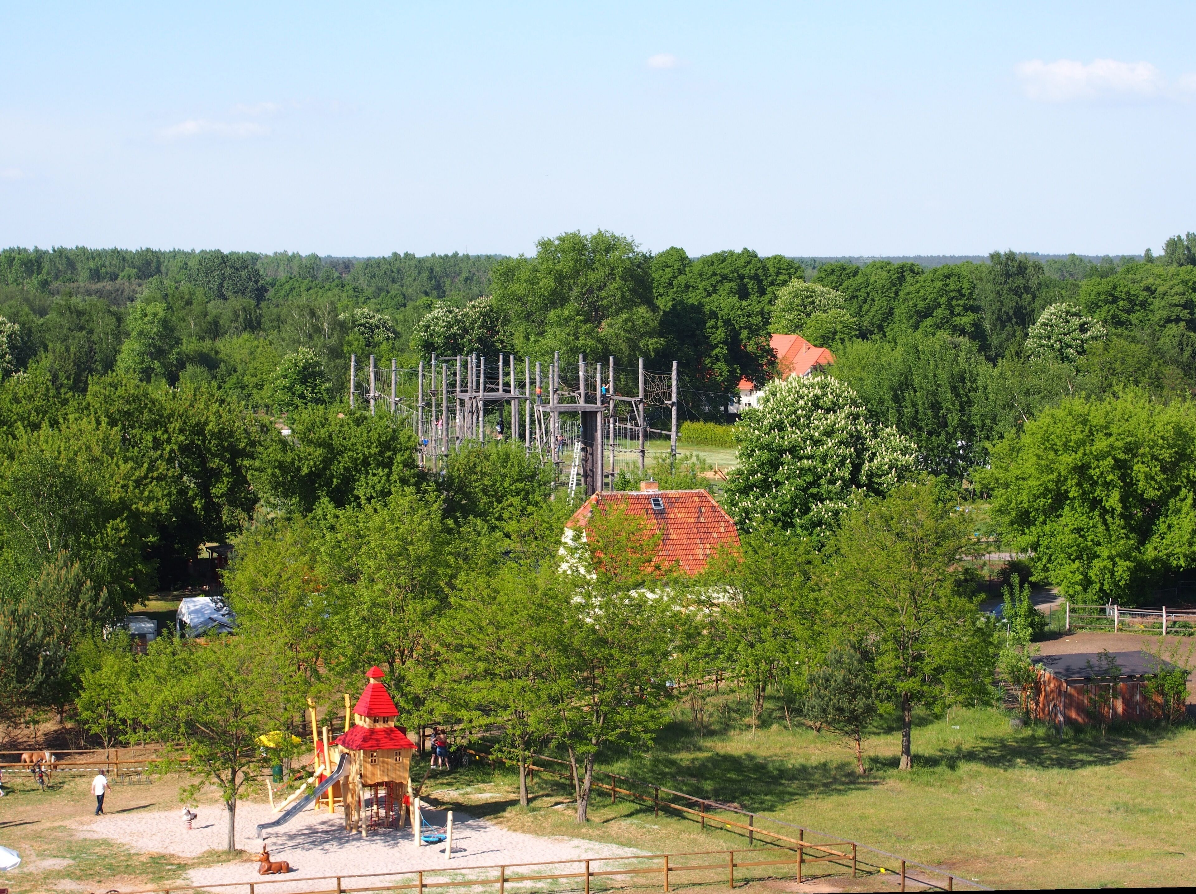 Seilgarten in Hobrechtsfelde, Gemeinde Panketal, Brandenburg (Deutschland)