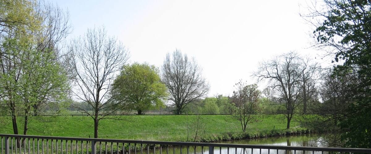 Die Ochtum in Bremen-Strom; Blick entgegen Fließrichtung