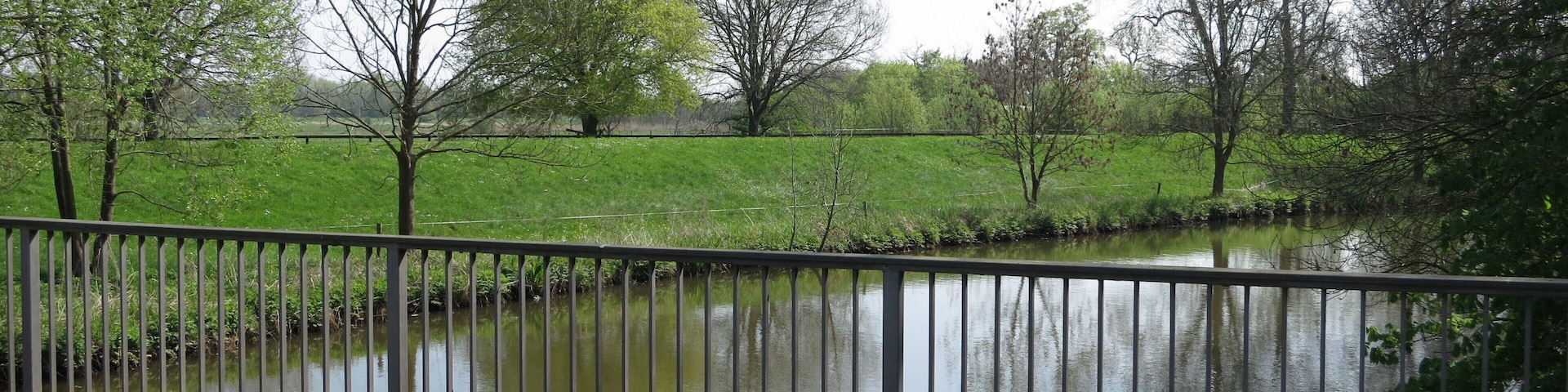 Die Ochtum in Bremen-Strom; Blick entgegen Fließrichtung
