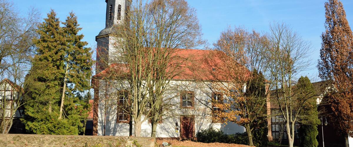 Die ev.-luth. Pfarrkirche in Elnhausen (Marburg), erbaut 1743–1745