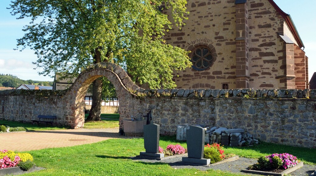 Friedhof und Kirche Stausebach
