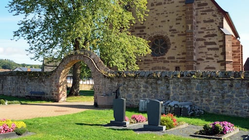 Friedhof und Kirche Stausebach