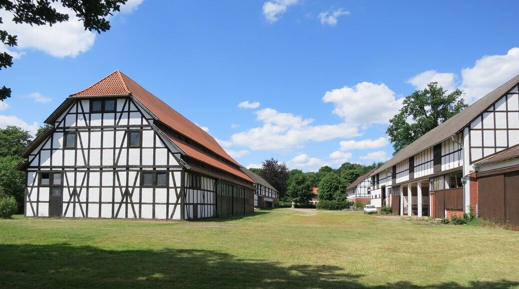 Fachwerkhรคuser des Gutshofs Sudweyhe in Weyhe-Sudweyhe im Mรผhlengrunde