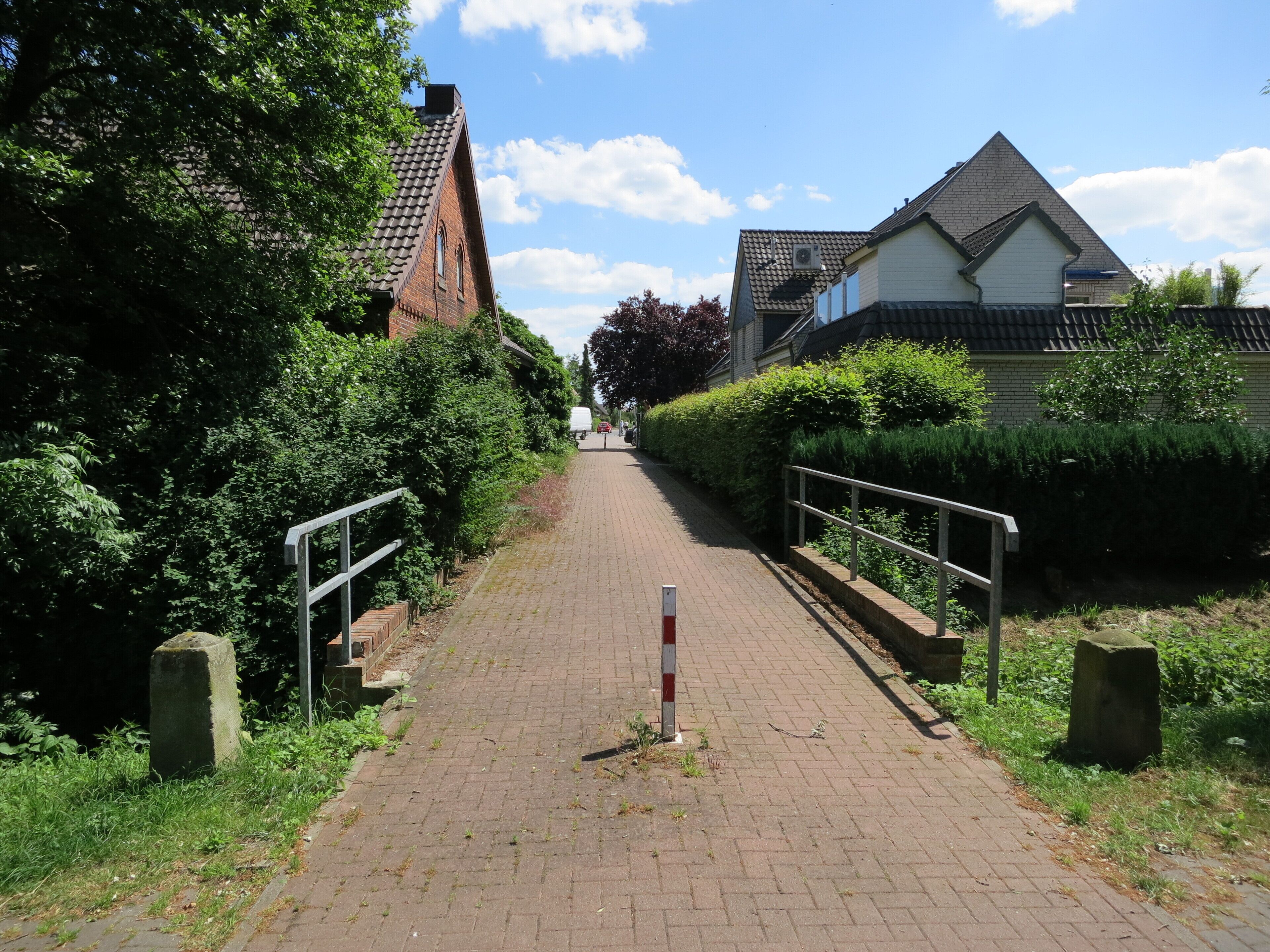 Übergang über die Sudweyher Beeke in Weyhe-Sudweyhe am Südende der Straße "Achter de Beeke"