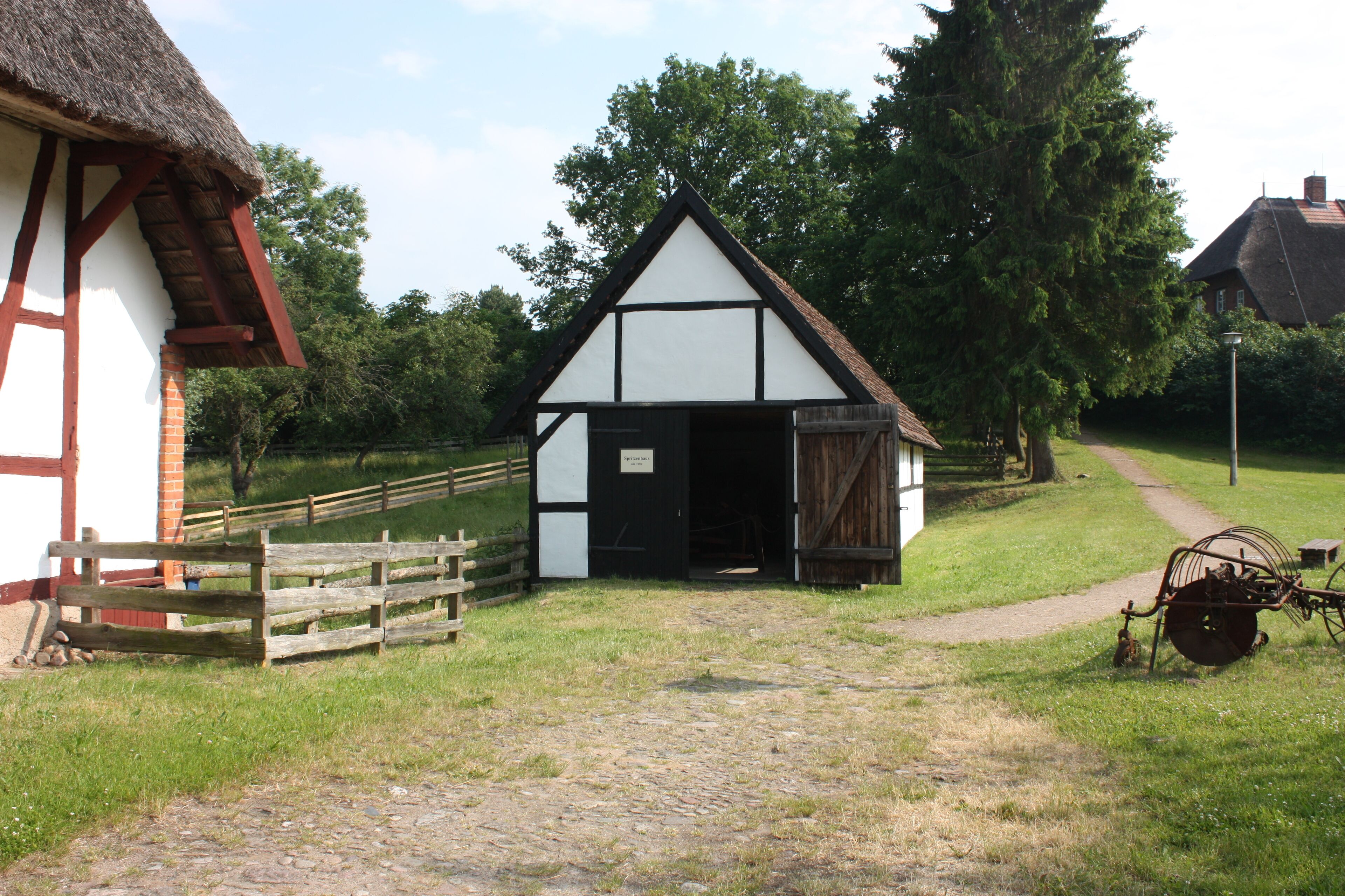 w:de:Freilichtmuseum Schwerin-Mueß; Spritzenhaus (Erbaut 1985 nach dem Regulativ von 1832