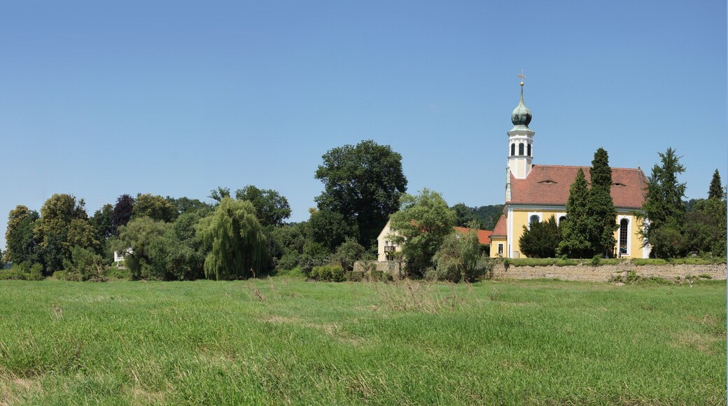 Elbwiesen und Kirche " Maria am Wasser"