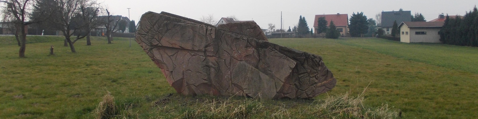 "Poultry", sculpture by Friedhelm Lach near Kaditzsch (Grimma, Leipzig district, Saxony)