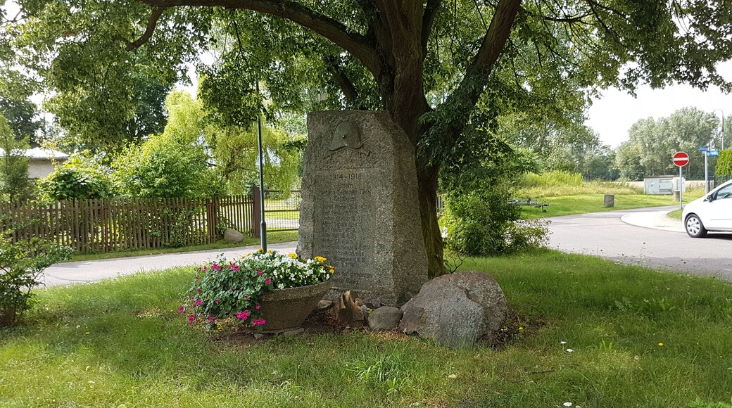 Bild von dem Gefallenendenkmal in Gaulis.
