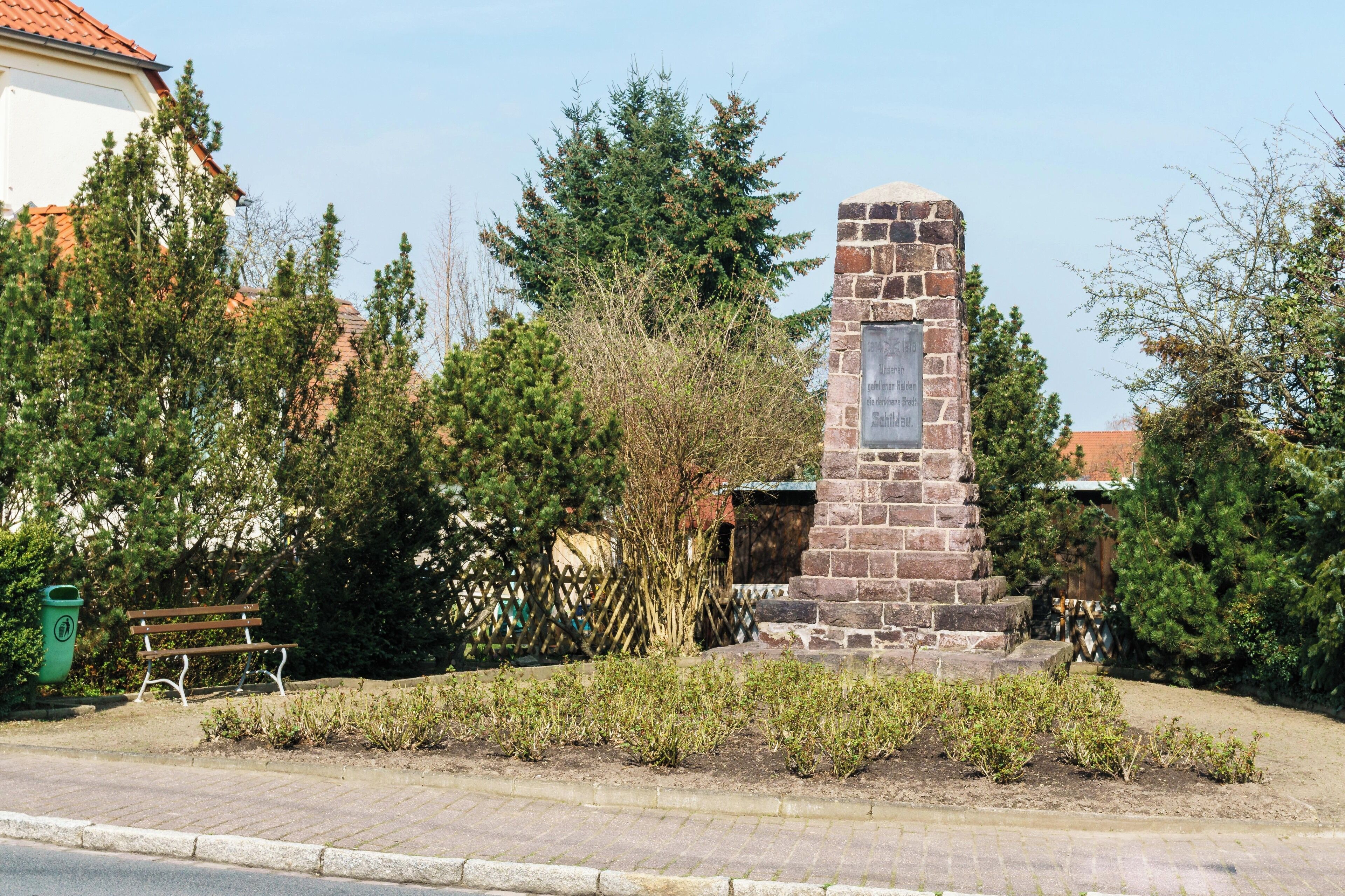 Denkmal für Gefallene WK I in Schildau Inschrift: 1914 1918 Unseren gefallenen Helden die dankbare Stadt Schildau.