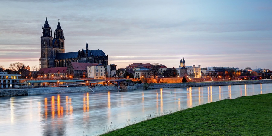 Magdeburger Dom in Abenddämmerung