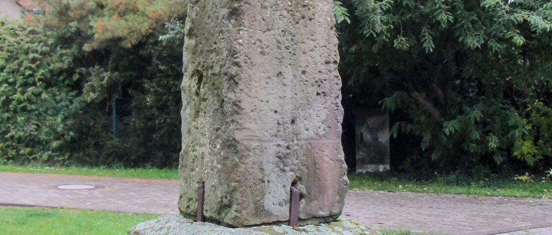Preußischer Ganzmeilenobelisk (0312) in Magdeburg-Ottersleben, an der Wanzleber Chaussee L 50