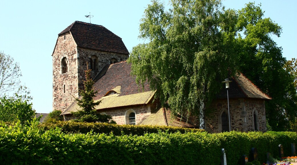 die Dorfkirche von Nauendorf im Saalekreis