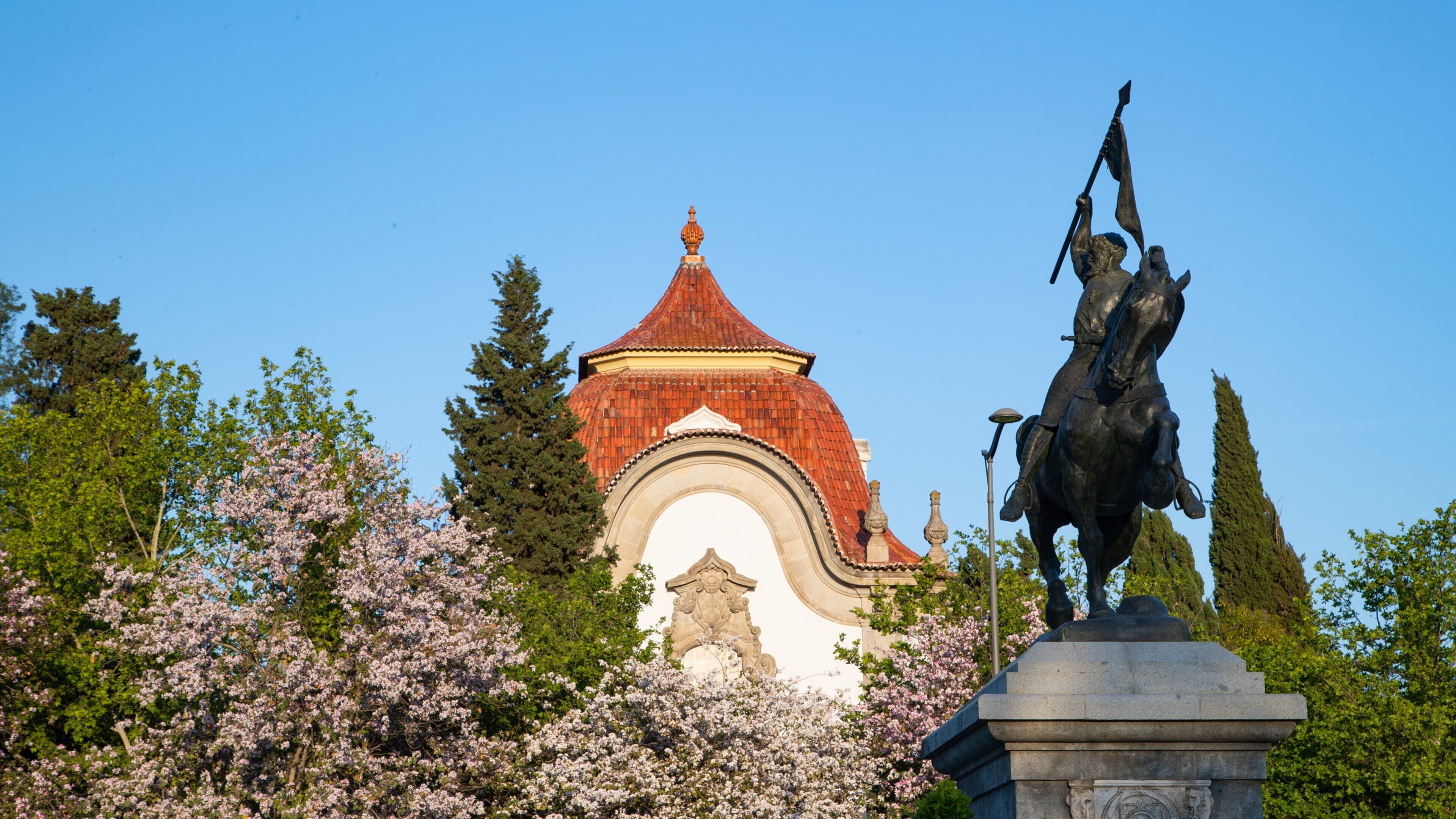 Cerro Del Águila which includes heritage elements and a statue or sculpture