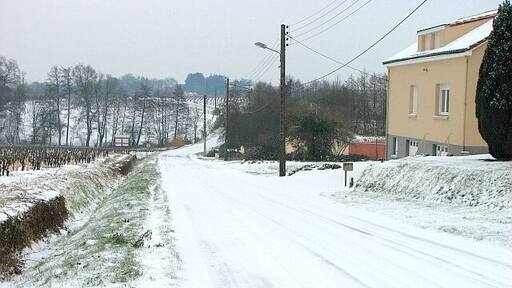 Saint Fiacre sur Maine - rue du manoir sous la neige