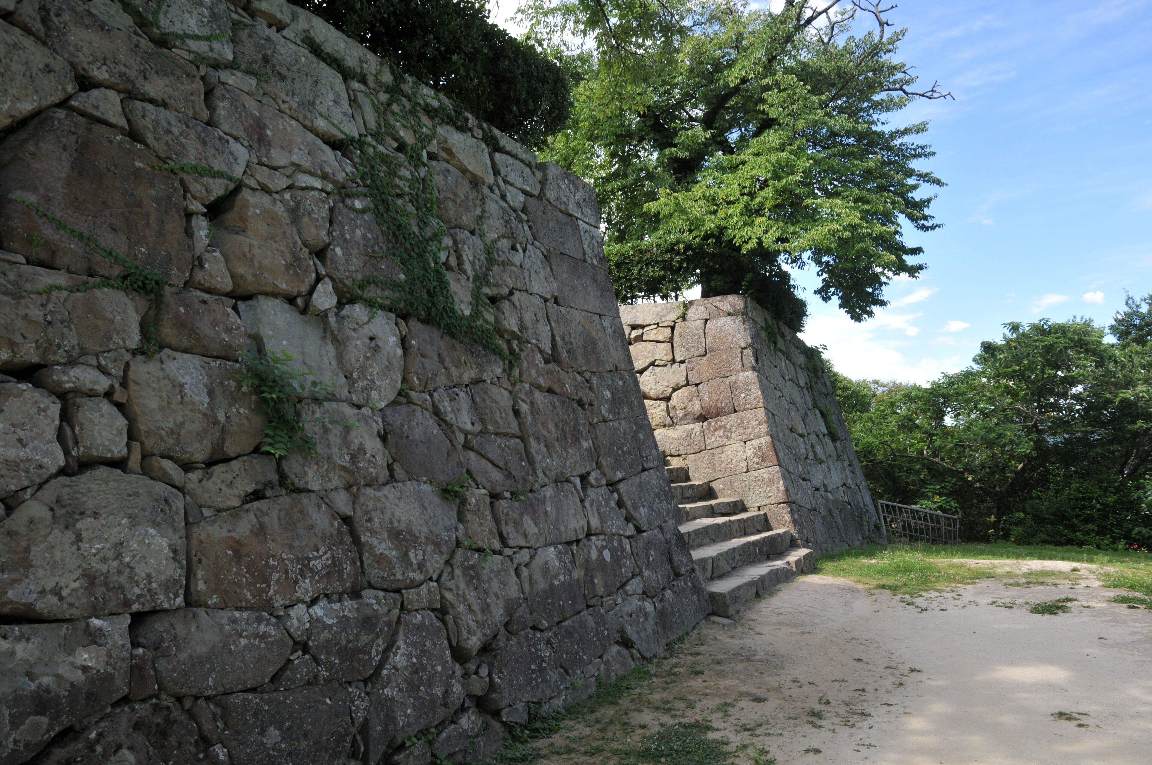 Stone wall of Ichi-no-mon, Uwajima castle