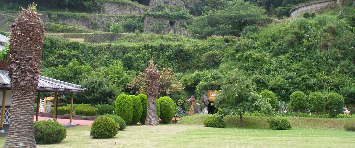 土肥金山坑道跡