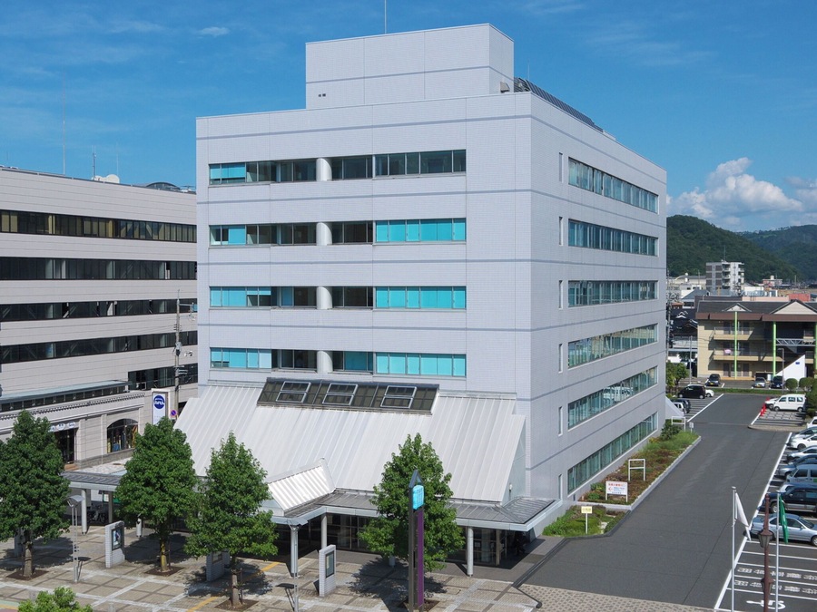 Tottori first regional joint government building Japan Self Defense Force / Tottori Provincial Cooperation Office Chugoku-Shikoku Regional Administrative Evaluation Bureau / Tottori Administrative Evaluation Office Chugoku Local Financial Bureau / Tottori Local Finance Office Hiroshima Regional Taxation Bureau / Tottori Tax Office Tottori Labour Bureau / Tottori Labour Standards Inspection Office Chugoku-Shikoku Regional Agricultural Administration Office / Tottori Area Center Kobe Customs / Sakai Branch Customs / Tottori Guard Post