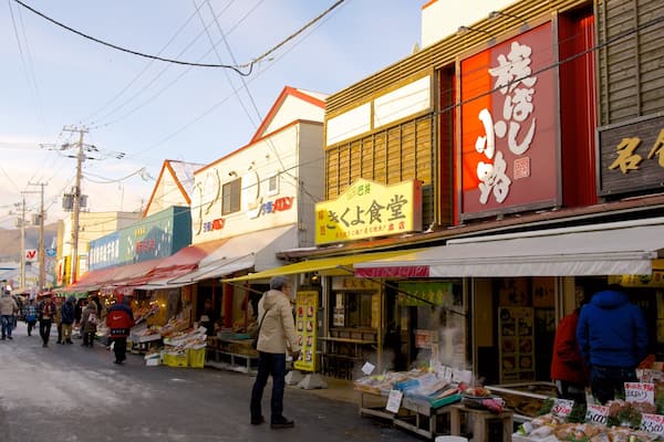 Hakodate featuring street scenes as well as a large group of people