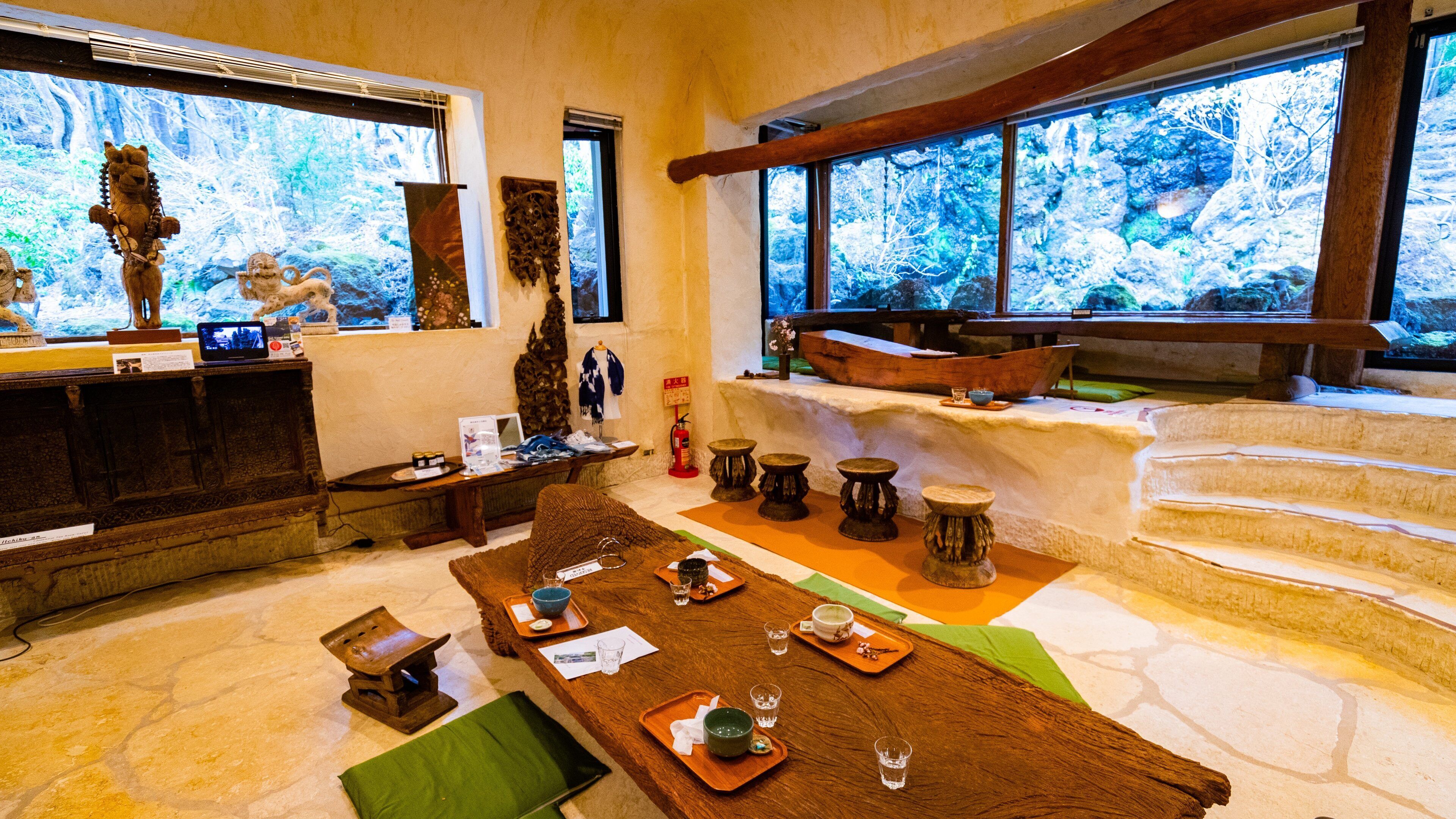 Itchiku Kubota Art Museum featuring interior views