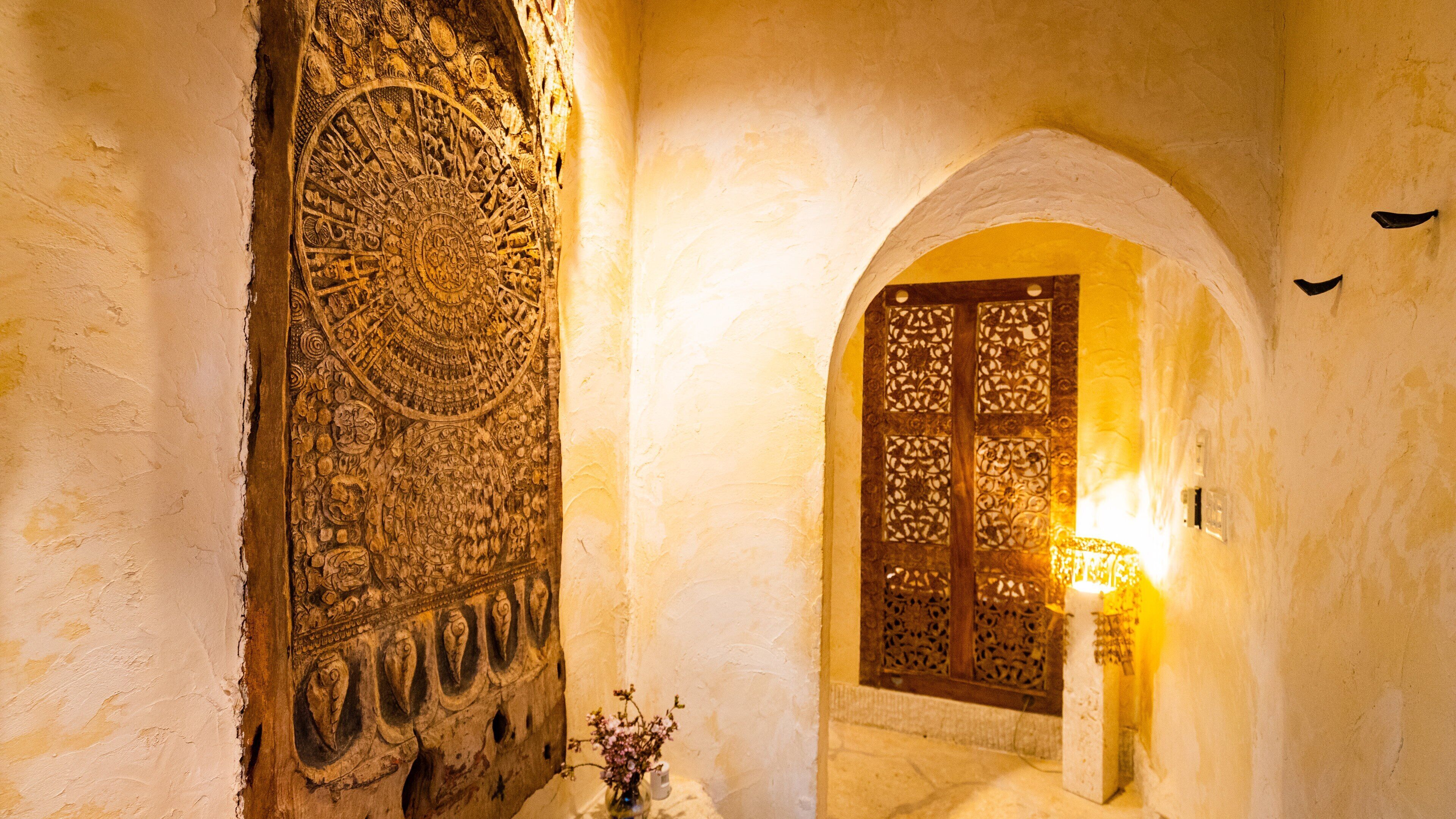 Itchiku Kubota Art Museum featuring art, heritage elements and interior views