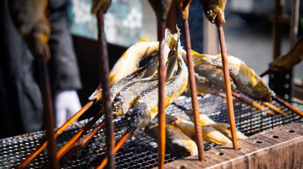 Lake Saiko Iyashi no Sato NENBA which includes markets and food