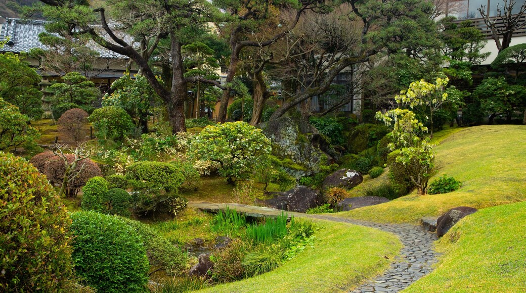 Kiunkaku Former Ryokan showing a garden
