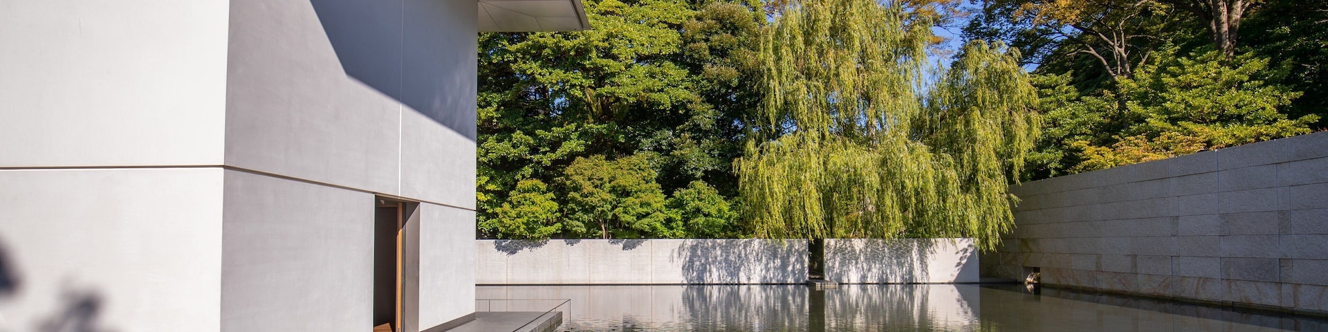 Seisonkaku Villa which includes a fountain