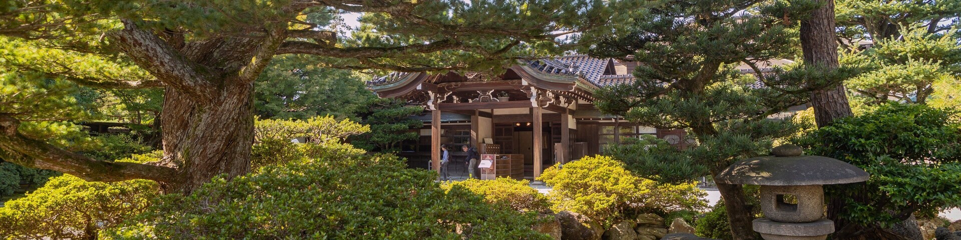 Seisonkaku Villa showing heritage elements and a garden