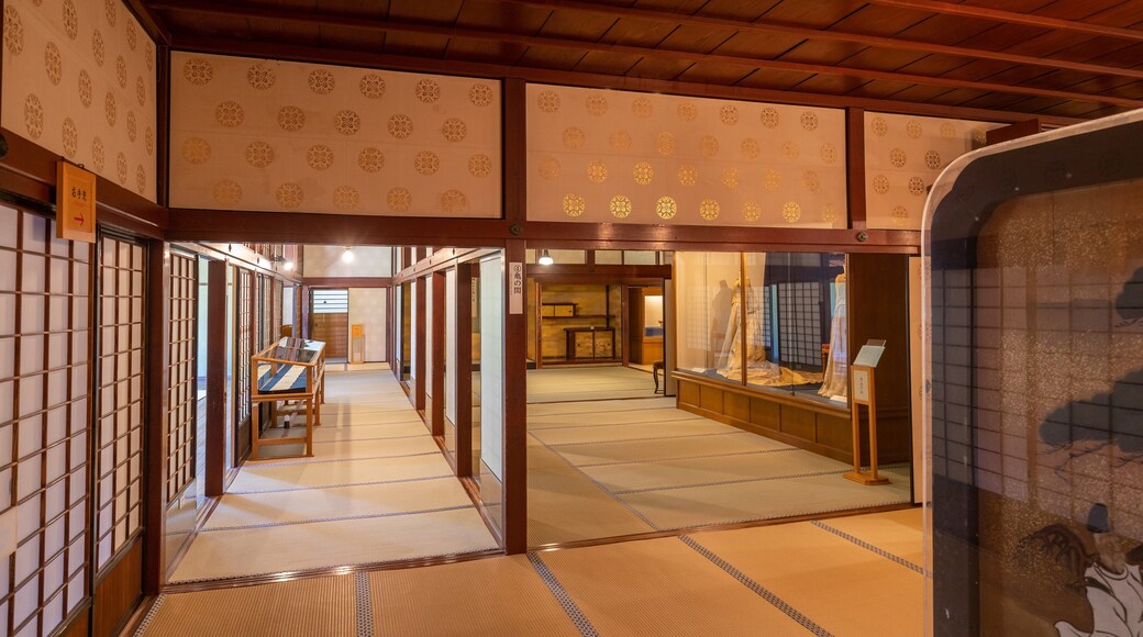 Seisonkaku Villa which includes heritage elements and interior views