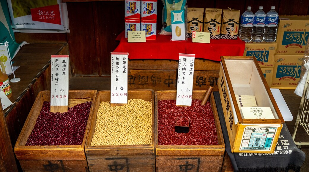 Naramachi showing markets and signage