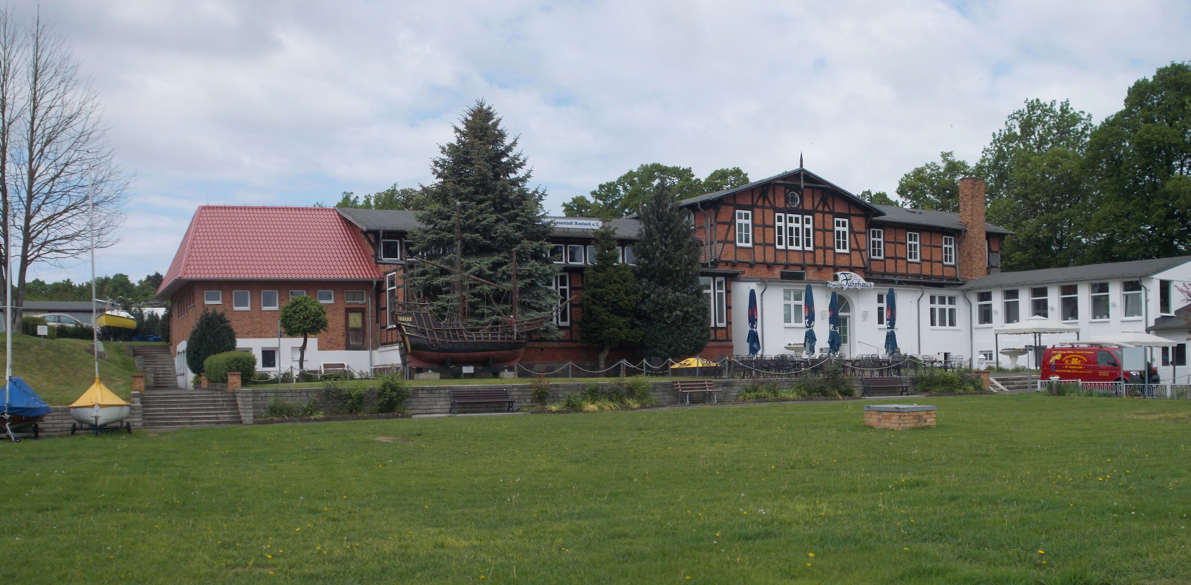 2017 Rostock Gehlsdorf - Zum alten Fährhaus - kurz vor der Neuereröffnung im Juni 2017 nach Renovierung http://www.faehrhaus-rostock.de