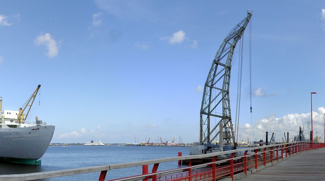 Traditionsschiff in Schmarl (Rostock)