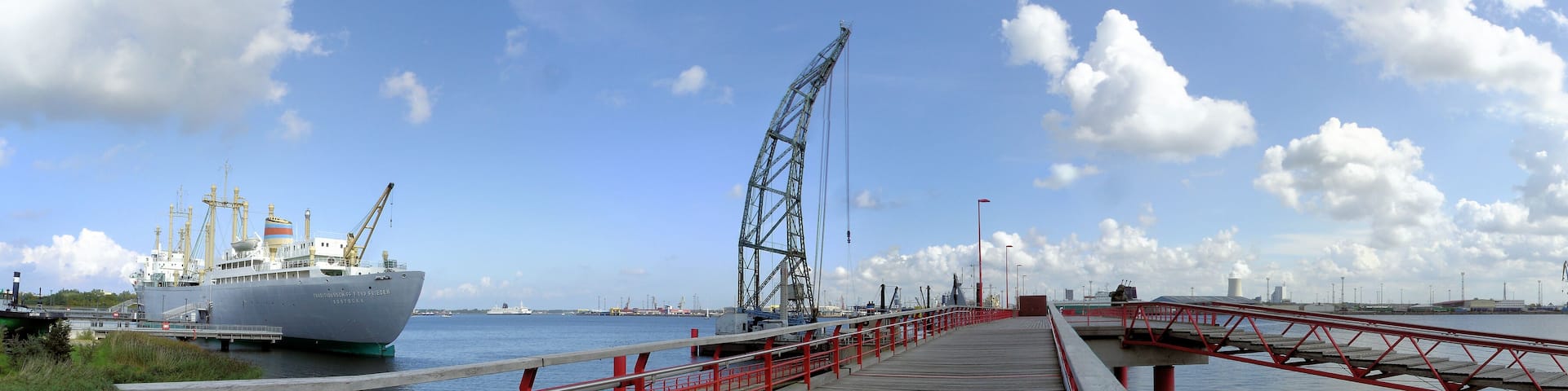 Traditionsschiff in Schmarl (Rostock)