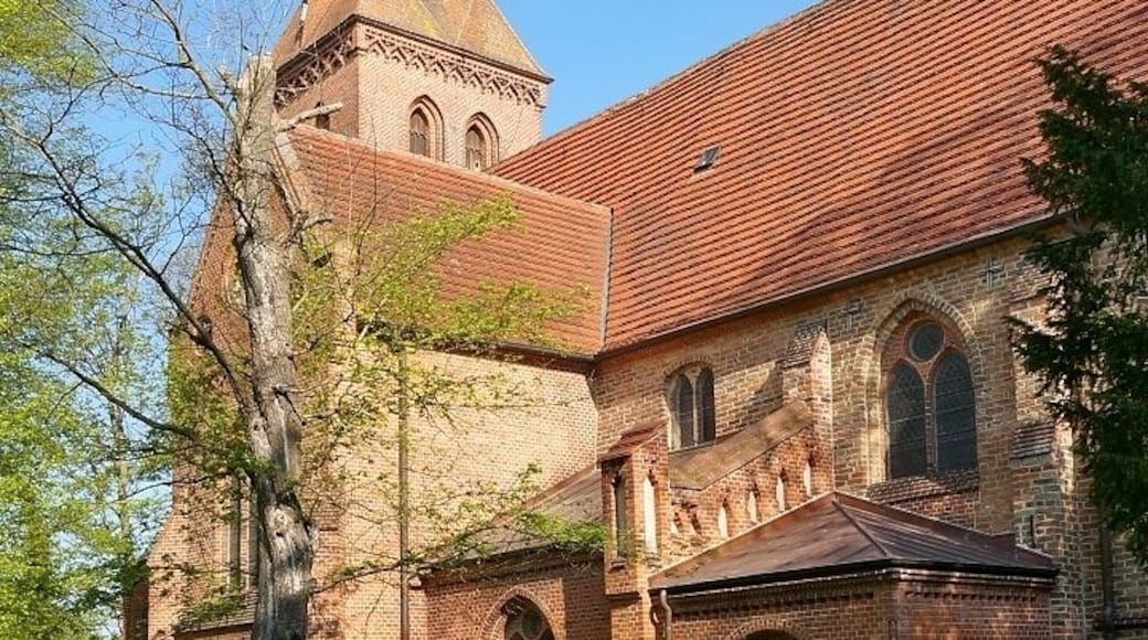 Blick vom Friedhofstor