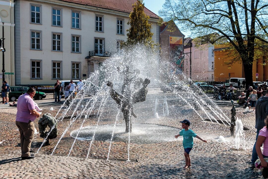 A water feature in Rostock seen as we walked around.

It was great to see families around with children playing in the fountain.