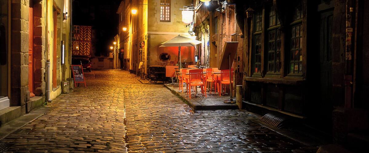 Capital of the Ille-et-Vilaine department and of the region of Brittany, Rennes is located 55km south of the English Channel.
An authentic student town, Rennes has maintained a significant medieval and classical heritage. In the historic centre, the Portes Mordelaises – a castle entrance gate which formed part of the town’s old fortifications – loom large. Among the 90 buildings classified as “historic monuments”, tourists can admire the Duchesne Tower, the Notre-Dame-en-Saint-Melaine church, the Place du Parlement-de-Bretagne, and the numerous impressive facades of buildings in the Old Town.
#France #Rennes #Travel