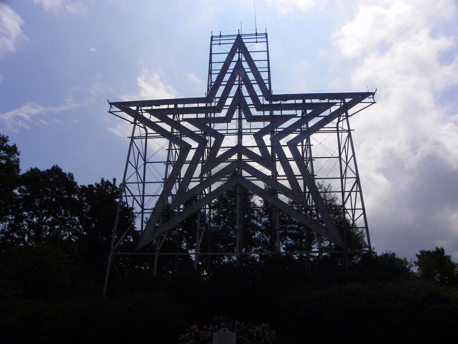 My friends and I ran across this landmark this past summer on a trip to travel the entire parkway. It was located in Roanoke, VA. One thing that the Appalachian culture takes pride in is their religion. I am not for sure why this star was built but I figure that the star's purpose was to shine down on the city of Roanoke and serve as a reminder when they look and see it that they have so much to be thankful for and to not take it for granted which the Appalachian community takes seriously is not being ungrateful.
#appalachianechoes