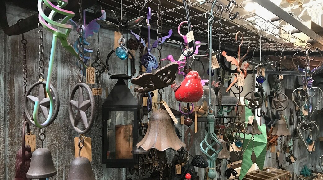 This place is full of junk.... but awesome junk that's worth $$$$$. Check it out. You've seen the show.... now see the shop.