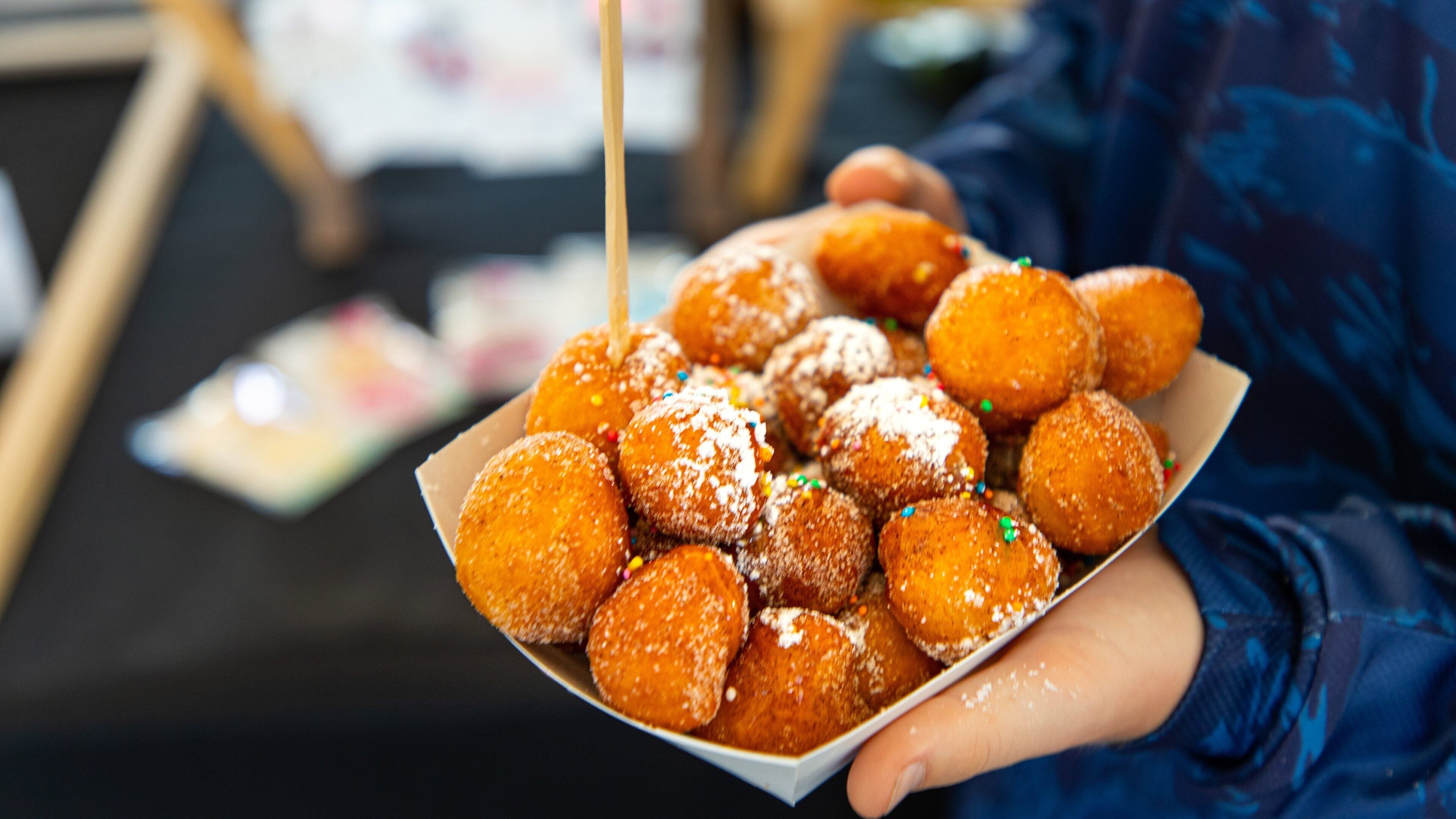 Rockhampton which includes food