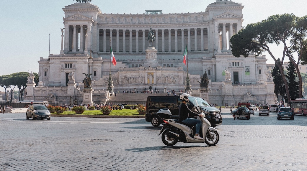 Follow me: @expatexplode
Get some great views of Rome from above by climbing the Altar of the Fatherland.