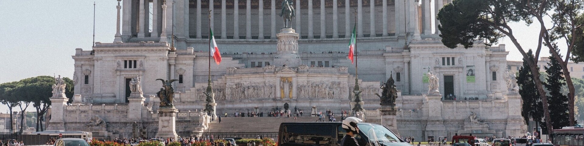 Follow me: @expatexplode
Get some great views of Rome from above by climbing the Altar of the Fatherland.