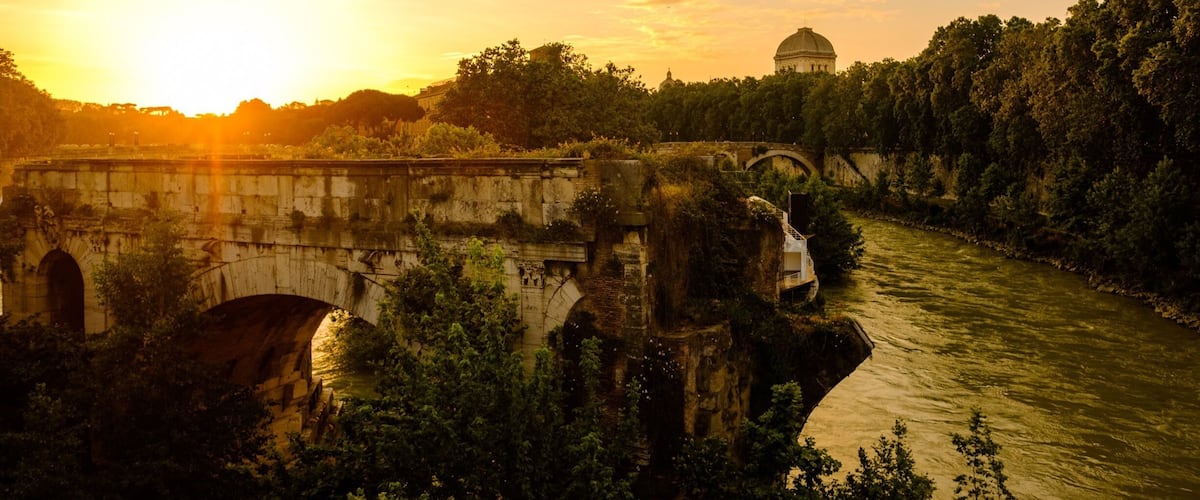 Sunset at one of the bridge ruin at Tiber River
#golden