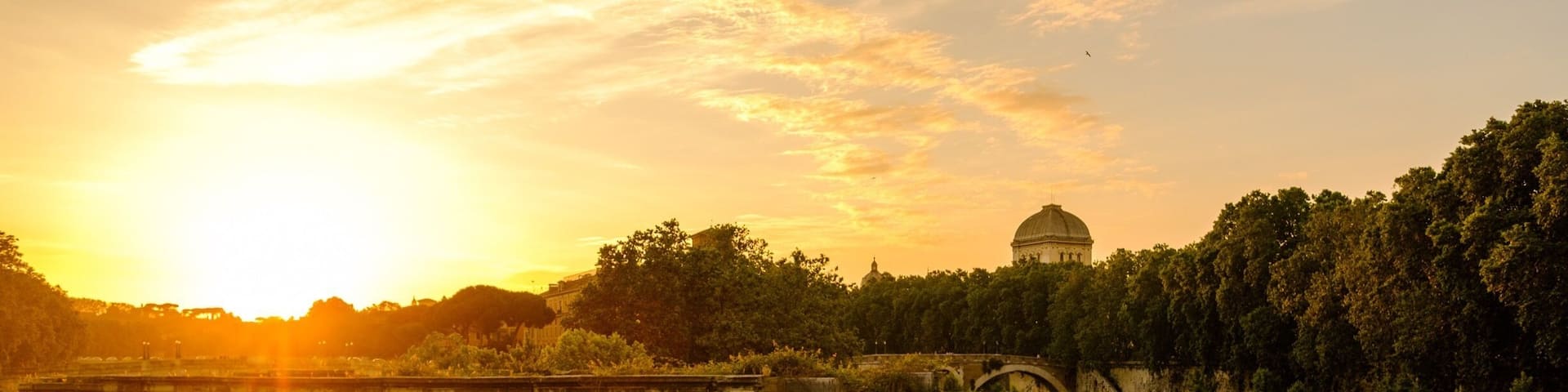 Sunset at one of the bridge ruin at Tiber River
#golden