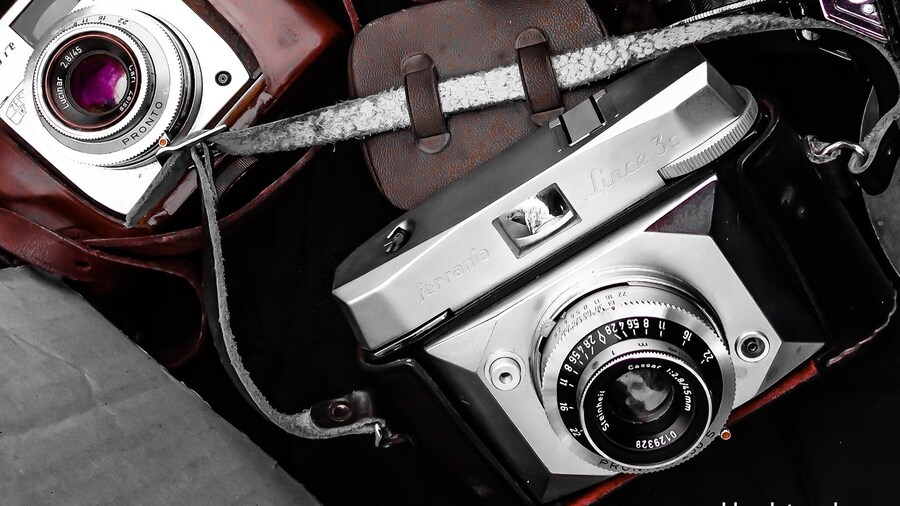 One of my favorite antiques markets in Rome takes place along the river > Check out my article about markets in Rome: http://www.blocal-travel.com/italy/central-italy/lazio-italy/rome-italy/northern-rome/another-rome-della-vittoria/markets-rome/