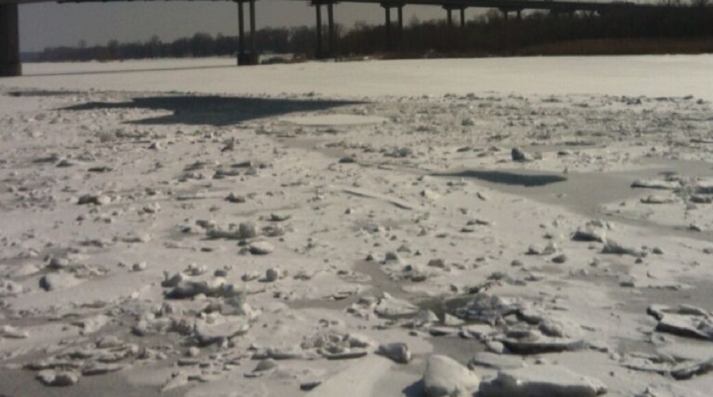 Ice on the river Don. And Voroshilovskiy bridge.